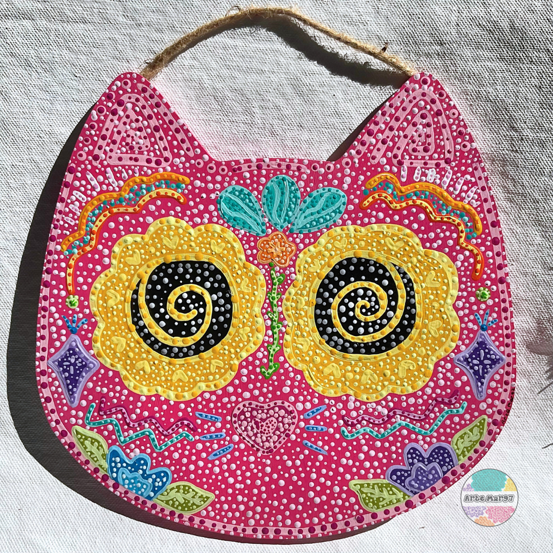 Spiral Cat Eyes – Wooden Cat Plaque