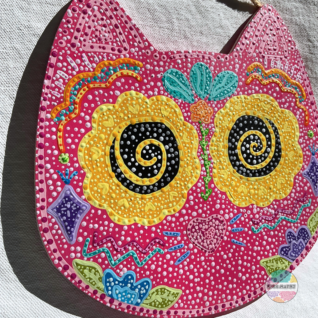 Spiral Cat Eyes – Wooden Cat Plaque